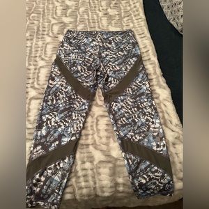 Aerie blue/grey/white patterned with grey mesh accents legging